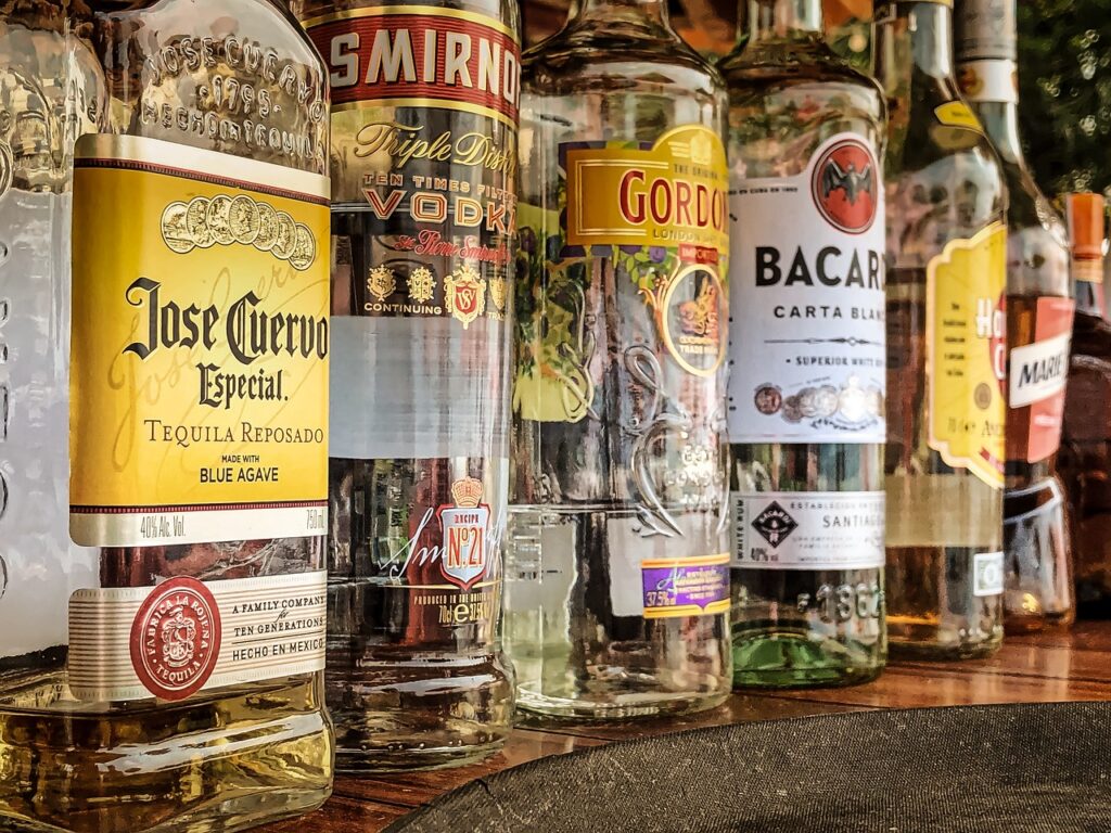 Entre Cócteles y Misterios: Descubre “Employees Only”, el emblemático Speakeasy de NYC