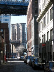 DUMBO: De Zona Industrial a Vanguardia de la Modernidad y la Historia