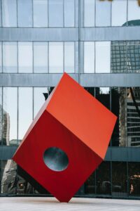 El cubo rojo. The Red Cube.