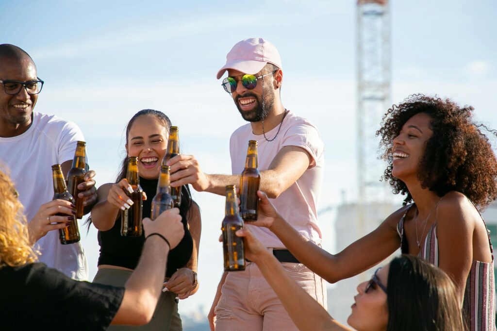 The Local NYC: Hospitalidad y Encuentros Sociales en el Corazón de Queens