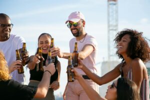 The Local NYC: Hospitalidad y Encuentros Sociales en el Corazón de Queens