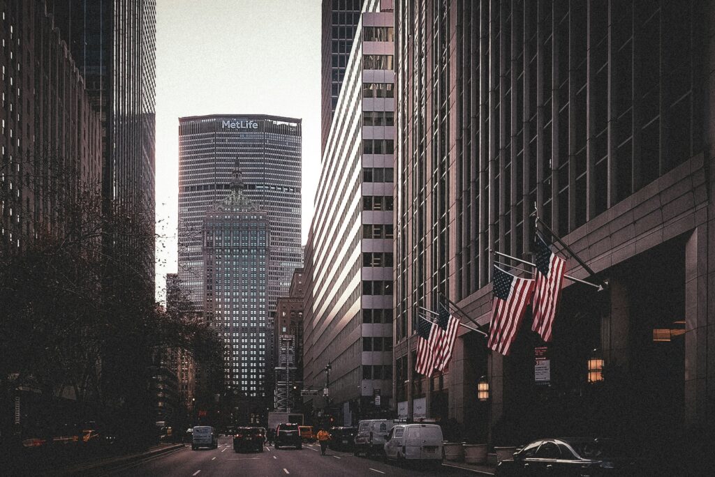 El MetLife Building: Un Gigante Entre Gigantes en el Skyline de Nueva York