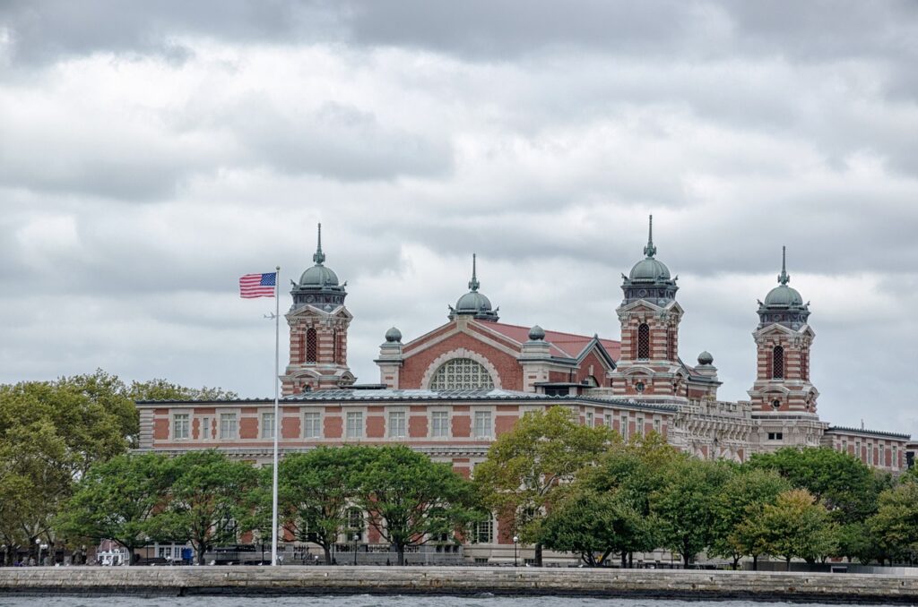 Explorando el Pasado Migratorio: Una Visita al Museo de Inmigración de Ellis Island