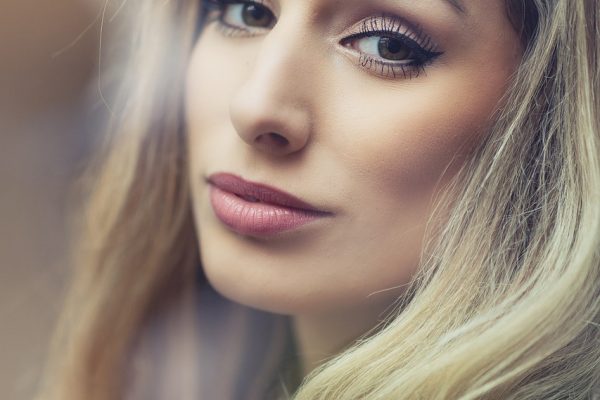 woman-3875541_1280